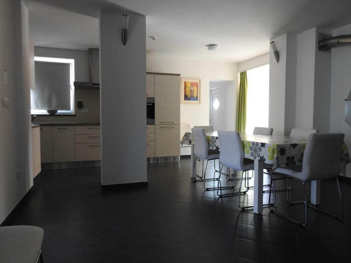 Pocitniska Hisa Casa de hóspedes Dobravlje Exterior foto